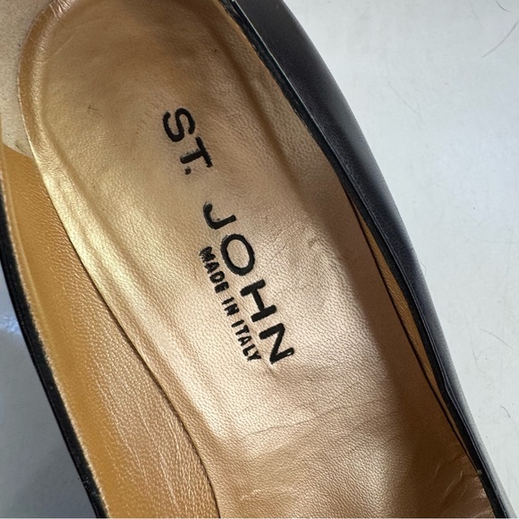 St. John Vintage Black Leather Pointed Toe Pumps Gold Chain Size 8 - Picture 5 of 11